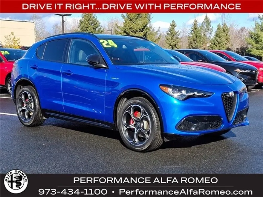 2024 Alfa Romeo Stelvio Ti photo 1