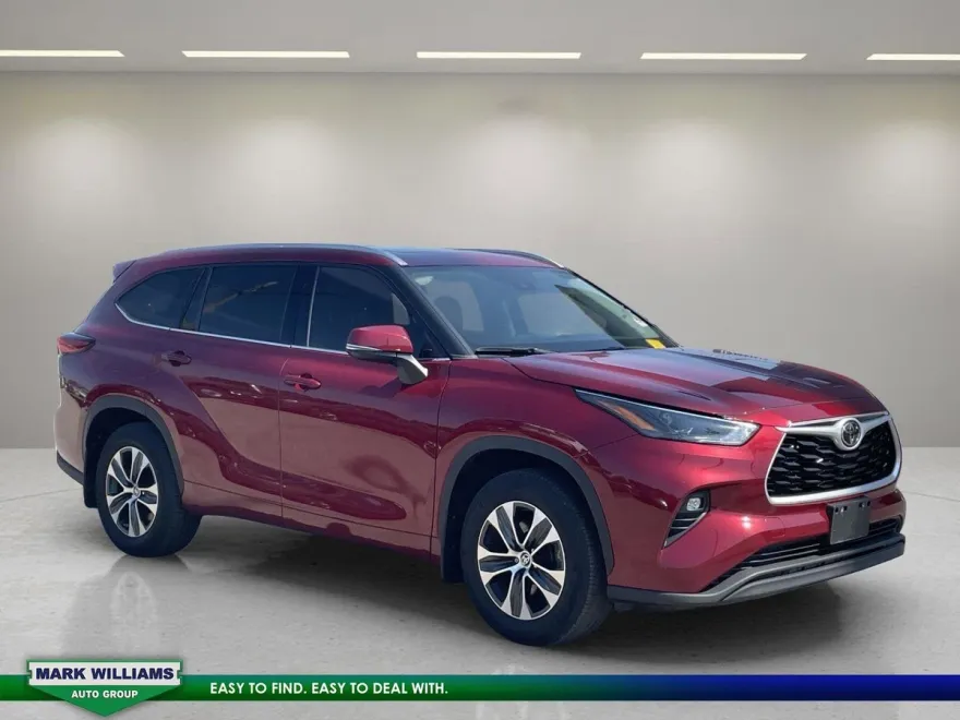 2022 Toyota Highlander XLE photo 1