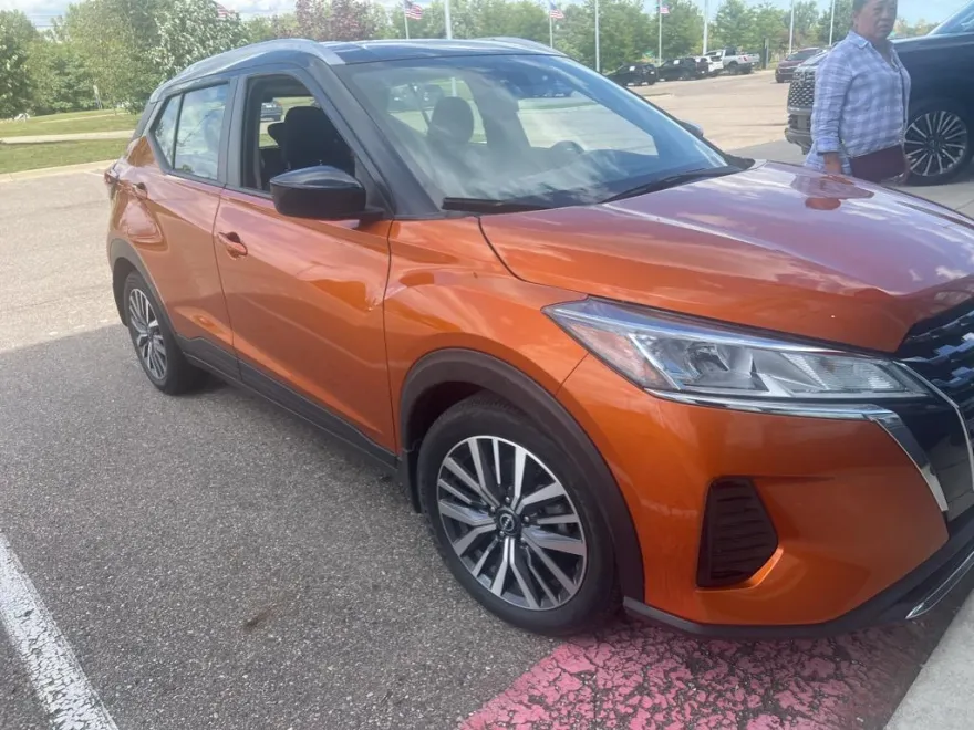 2023 Nissan Kicks SV photo 1