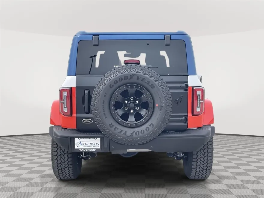 2025 Ford Bronco First Edition photo 8