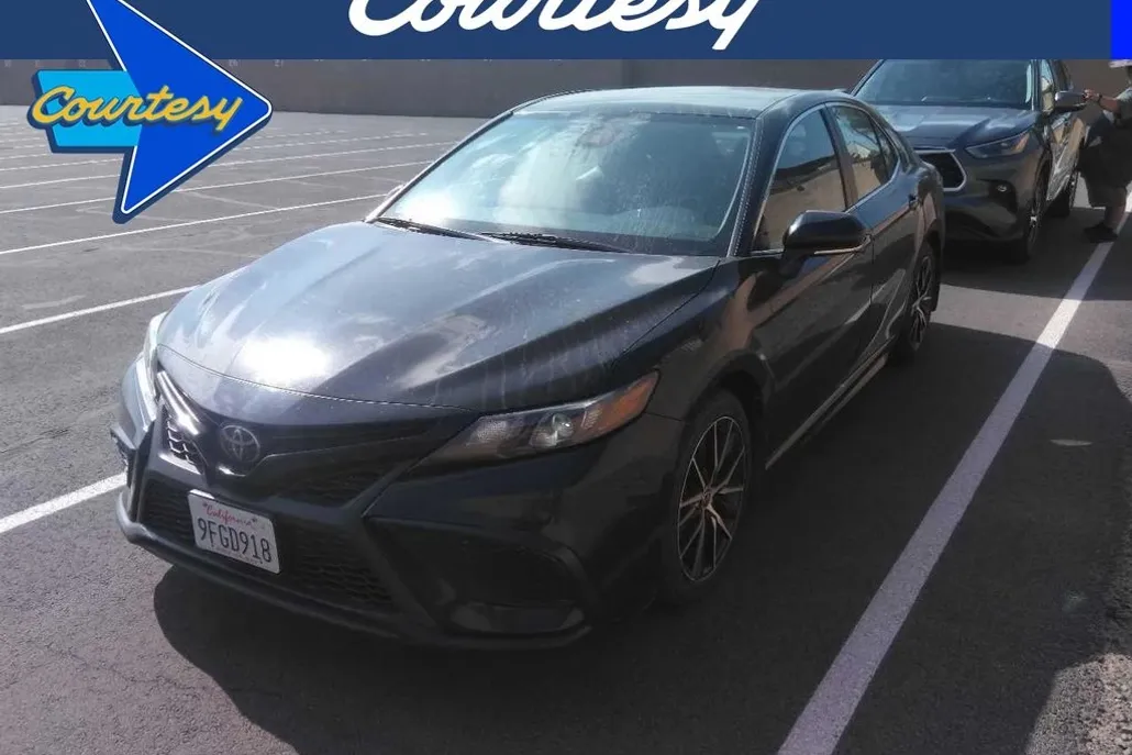 2023 Toyota Camry SE photo 1