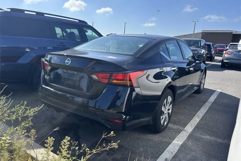 2022 Nissan Altima 2.5 S photo 1