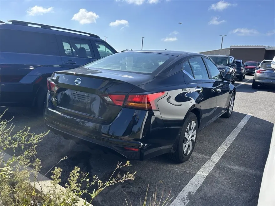 2022 Nissan Altima 2.5 S photo 1