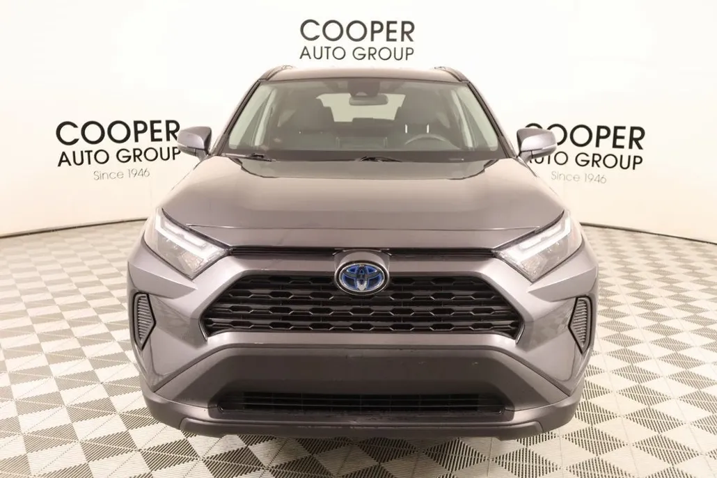 2024 Toyota RAV4 Hybrid LE photo 1