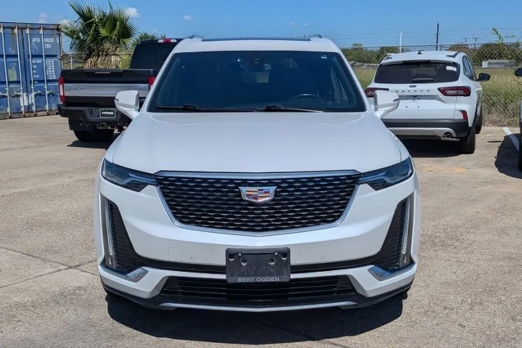2022 Cadillac XT6 Luxury photo 1