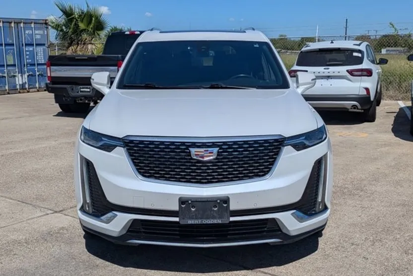 2022 Cadillac XT6 Luxury photo 1
