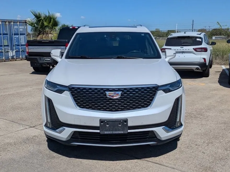 2022 Cadillac XT6 Luxury photo 1