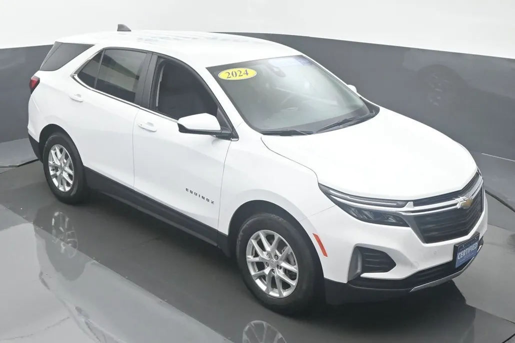 2024 Chevrolet Equinox LT photo 1