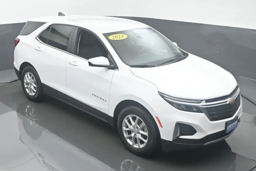 2024 Chevrolet Equinox LT photo 1