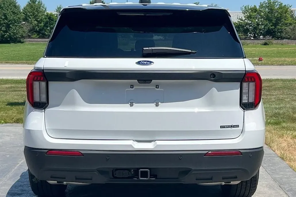 2025 Ford Explorer photo 1