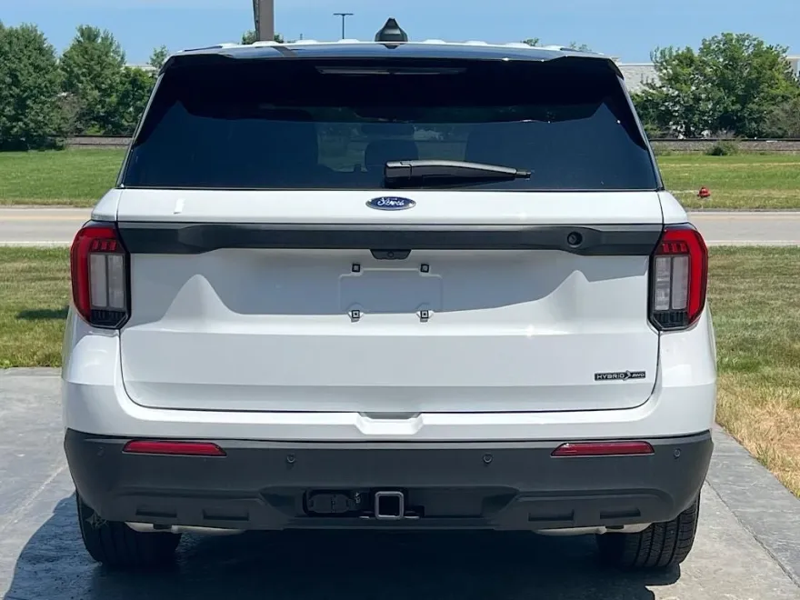 2025 Ford Explorer photo 1