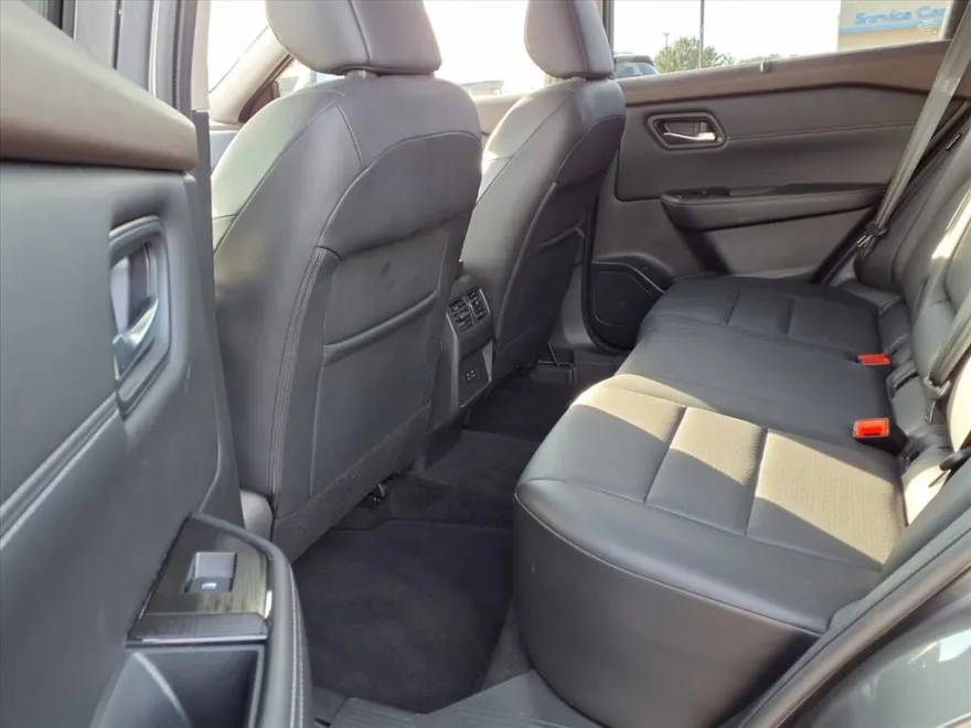 2022 Nissan Rogue SV photo 1