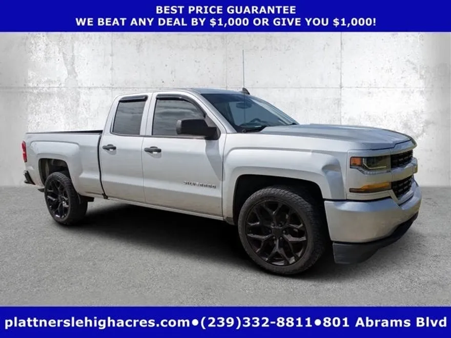 2017 Chevrolet Silverado 1500 Custom photo 1