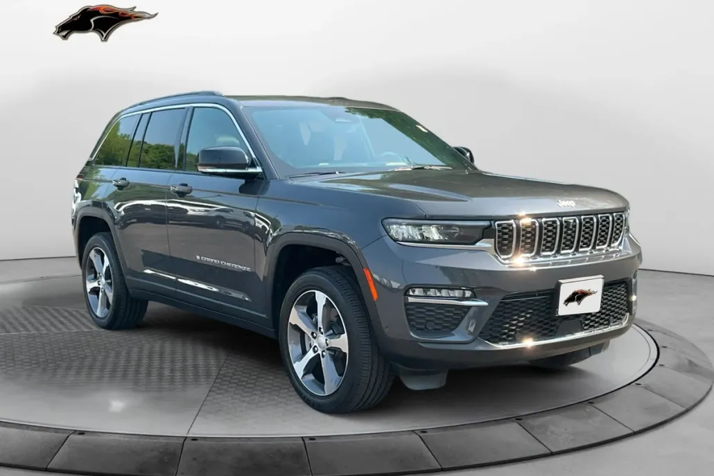 2024 Jeep Cherokee 4xe photo 1
