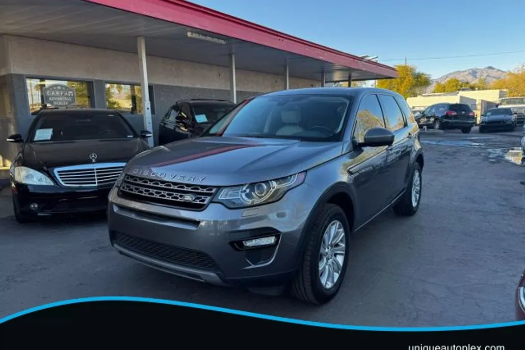 2017 Land Rover Discovery Sport SE photo 1