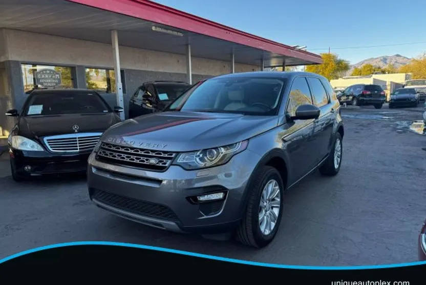 2017 Land Rover Discovery Sport SE photo 1