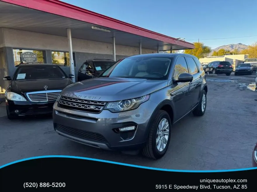 2017 Land Rover Discovery Sport SE photo 1