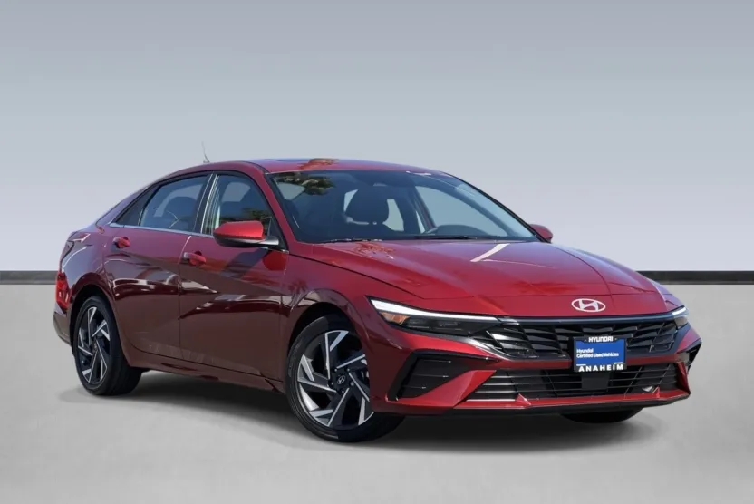 2025 Hyundai Elantra SEL Convenience photo 1