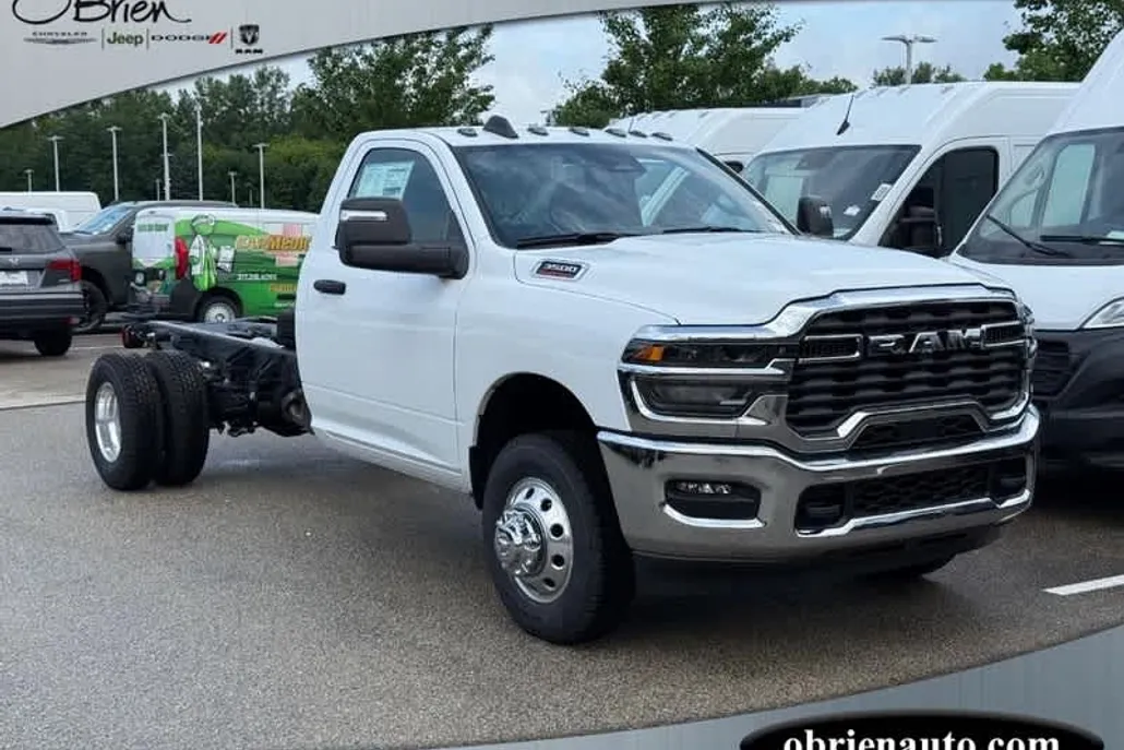 2025 Ram 3500 Tradesman photo 1