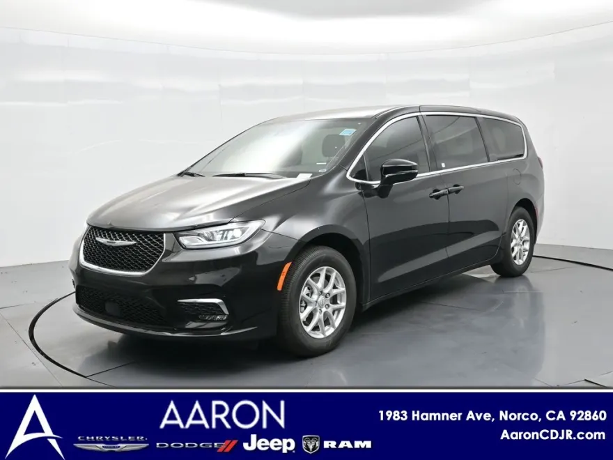 2026 Chrysler Pacifica photo 1