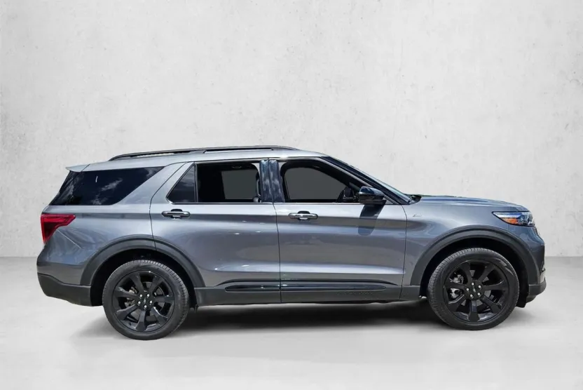 2023 Ford Explorer ST-Line photo 1