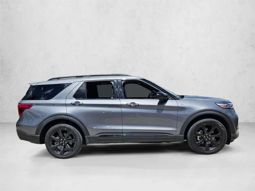 2023 Ford Explorer ST-Line photo 1