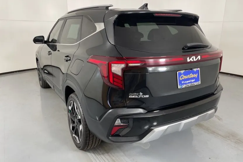 2024 Kia Seltos SX photo 1