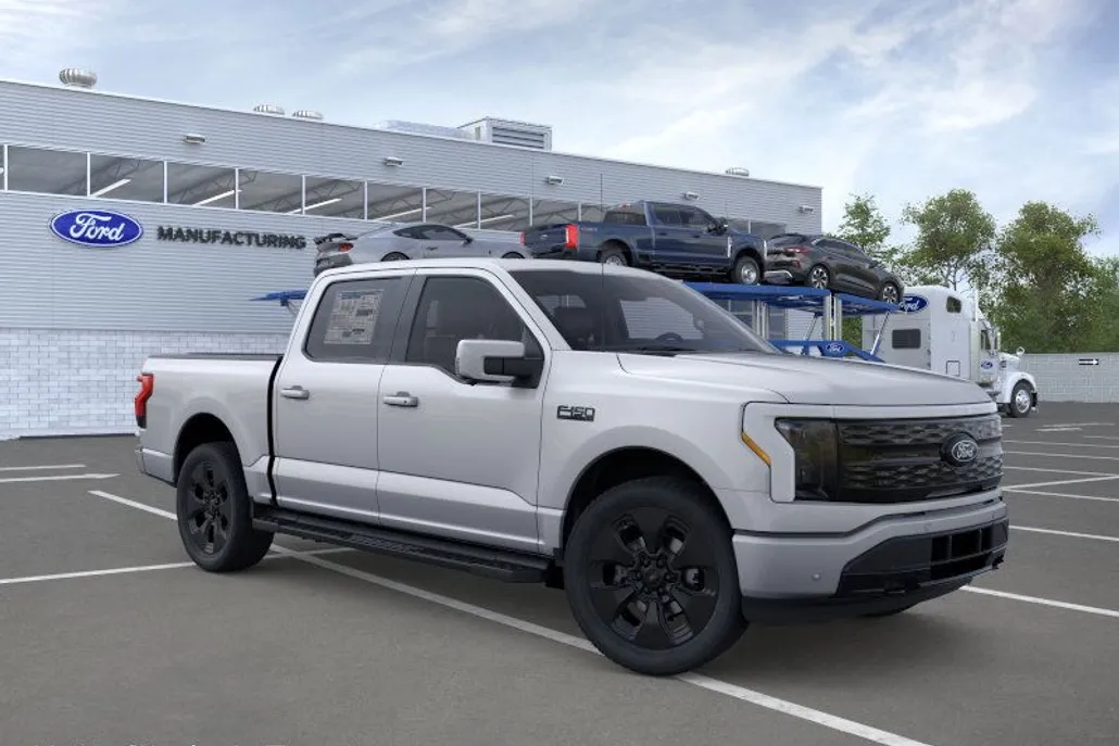 2025 Ford F-150 Lightning Platinum photo 1
