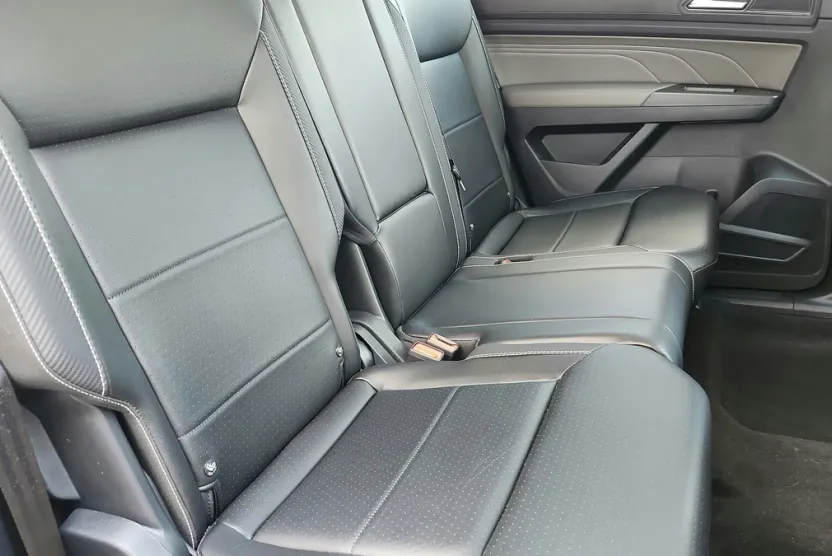 2022 Volkswagen Atlas Cross Sport V6 SE Technology photo 1