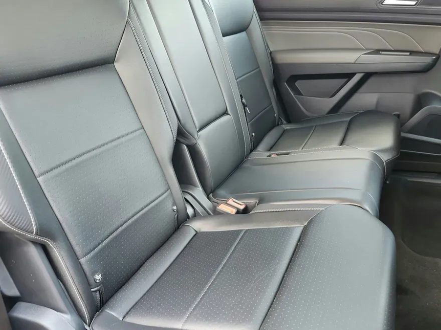 2022 Volkswagen Atlas Cross Sport V6 SE Technology photo 1