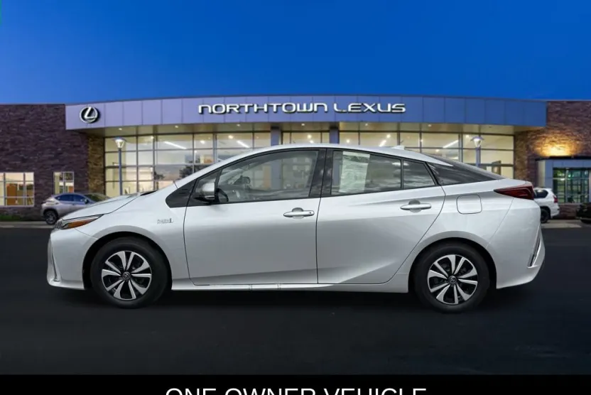 2017 Toyota Prius Prime Plus photo 1