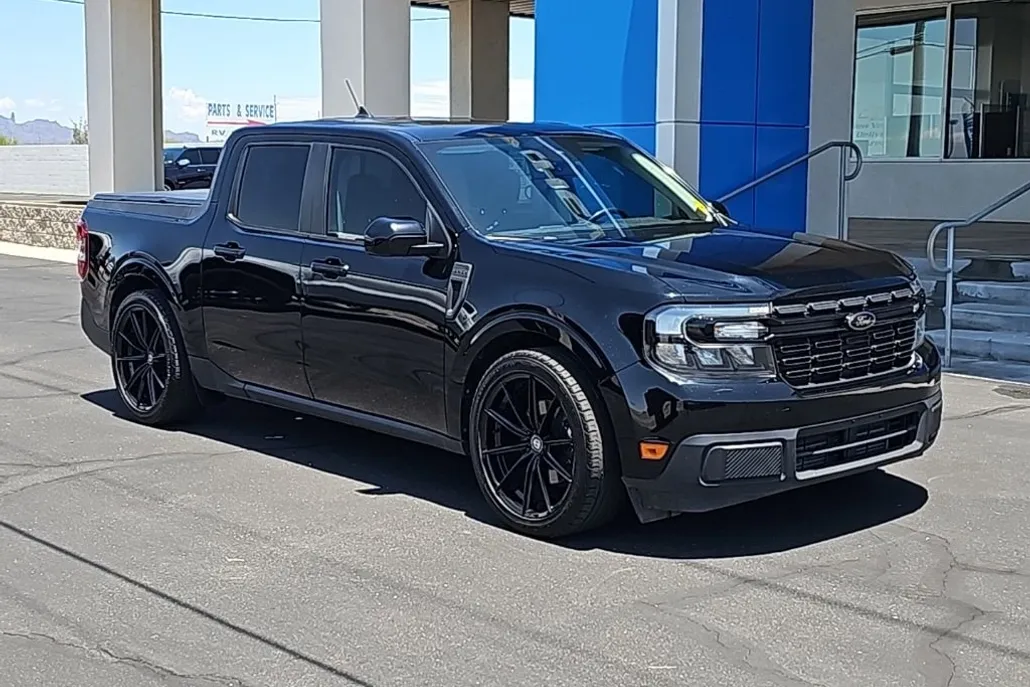 2023 Ford Maverick Lariat photo 1