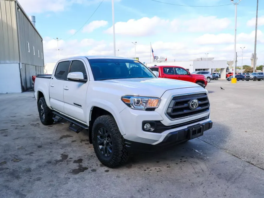 2023 Toyota Tacoma SR5 photo 1