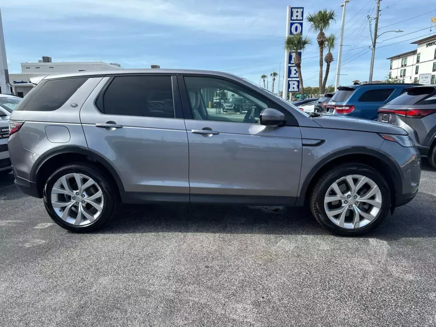 2020 Land Rover Discovery Sport SE photo 1