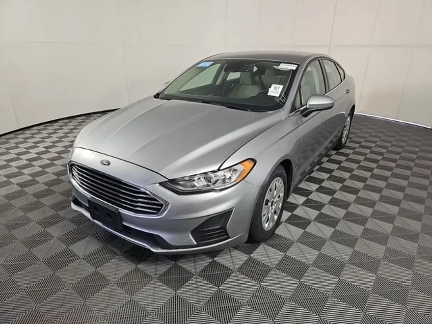 2020 Ford Fusion S photo 1