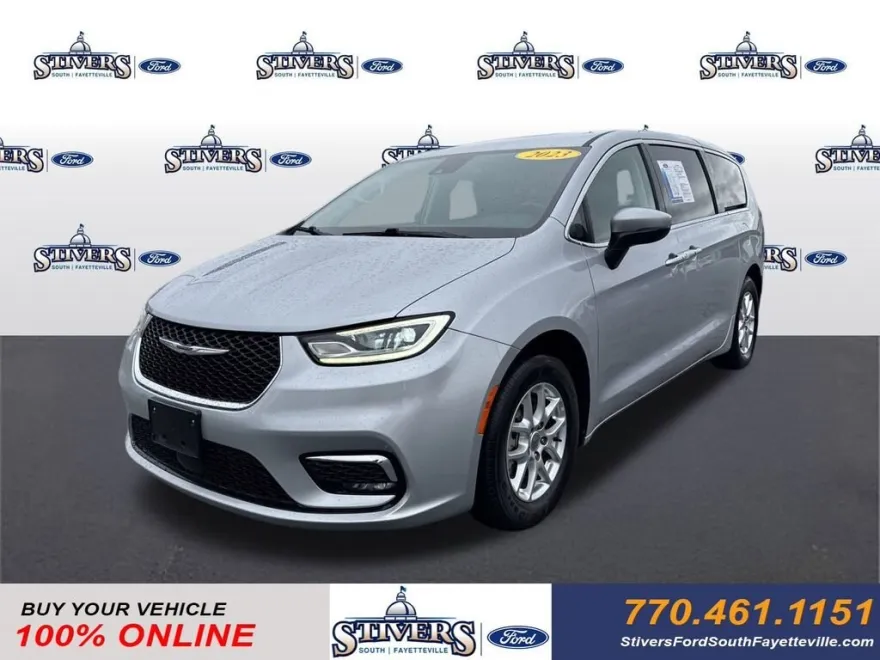 2023 Chrysler Pacifica Touring L photo 1