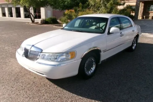 2001 Lincoln Town Car Cartier photo 2