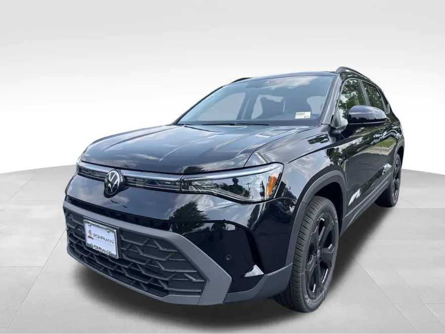2025 Volkswagen Taos SE photo 1
