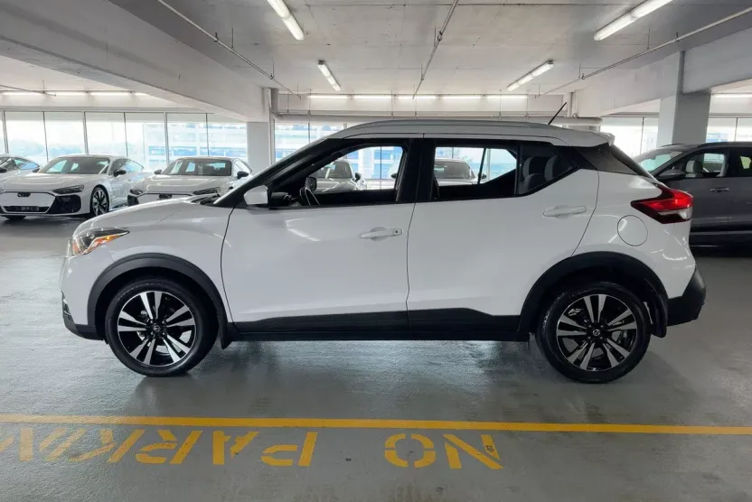 2019 Nissan Kicks SV photo 1