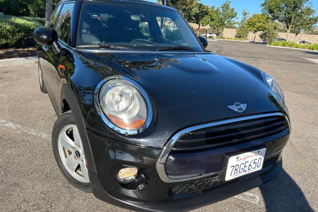 2016 Mini Cooper 4 Door Hardtop photo 1