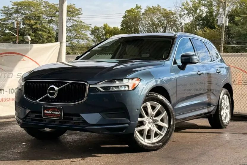 2019 Volvo XC60 T5 Momentum photo 1