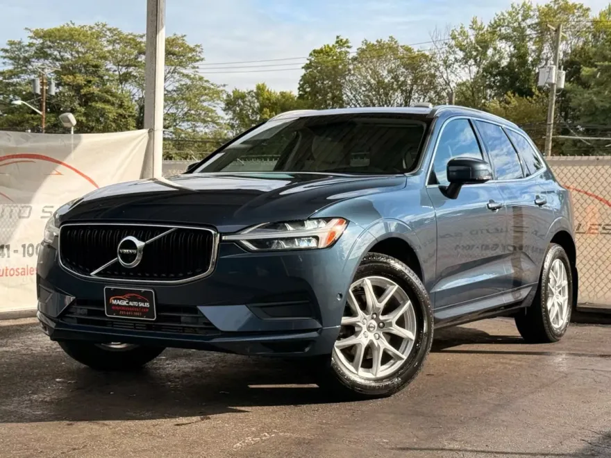 2019 Volvo XC60 T5 Momentum photo 1