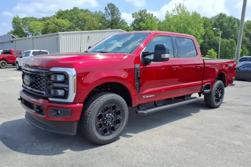 2025 Ford F-250 Lariat photo 1