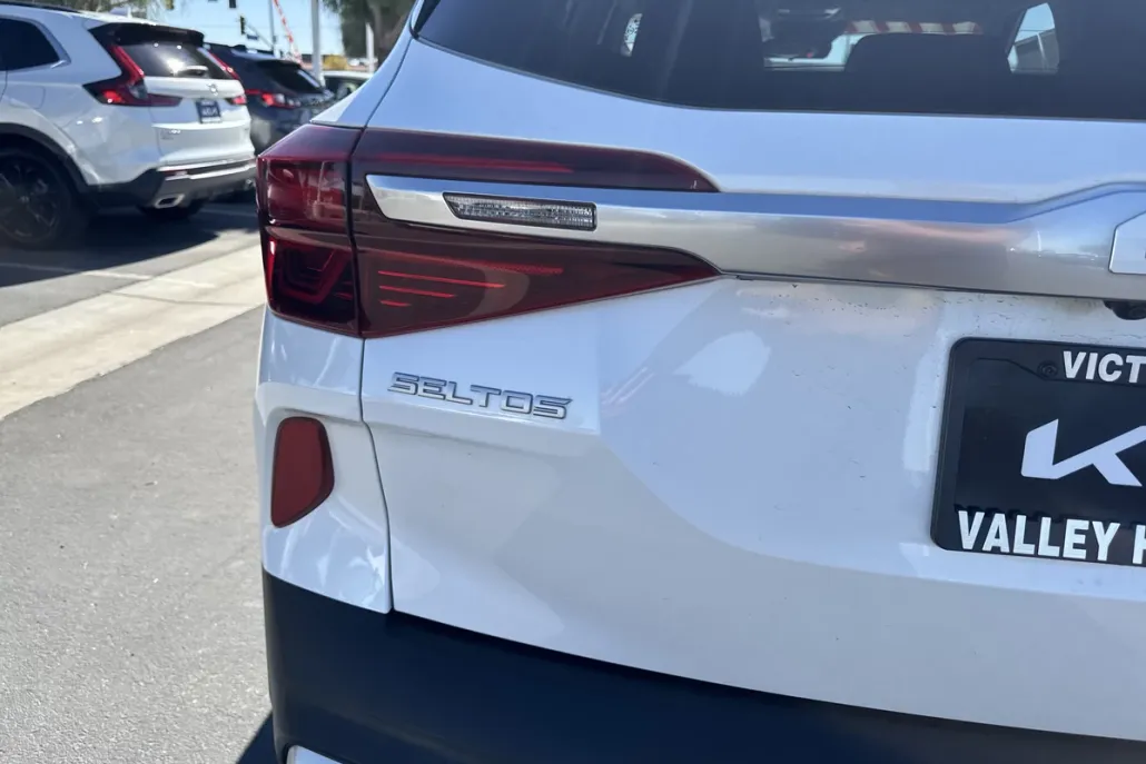2023 Kia Seltos S photo 1