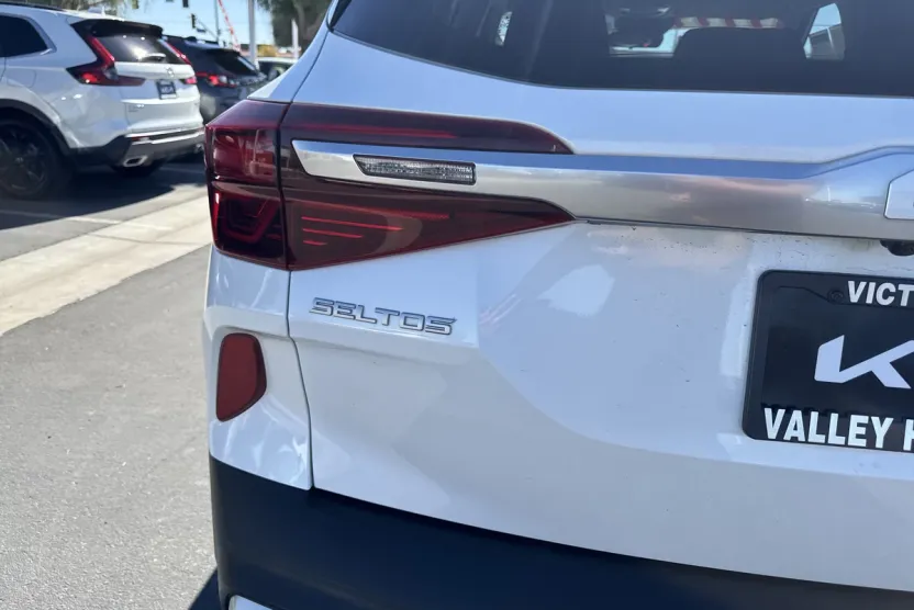2023 Kia Seltos S photo 1