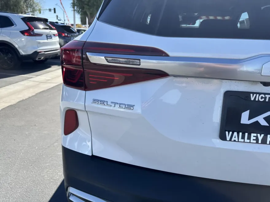 2023 Kia Seltos S photo 1