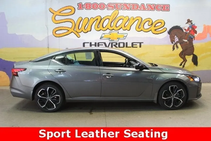 2023 Nissan Altima 2.5 SR photo 1