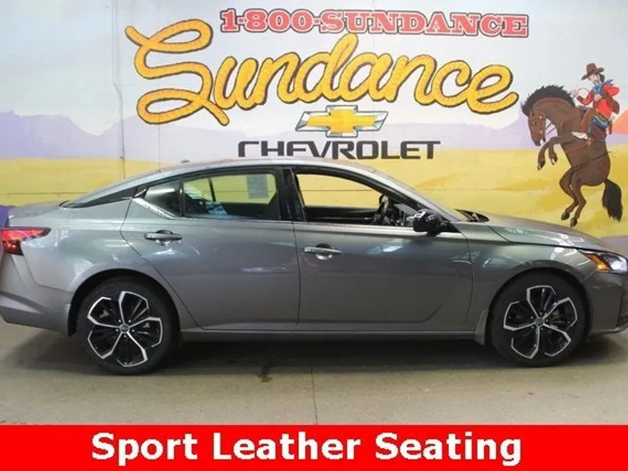 2023 Nissan Altima 2.5 SR photo 1