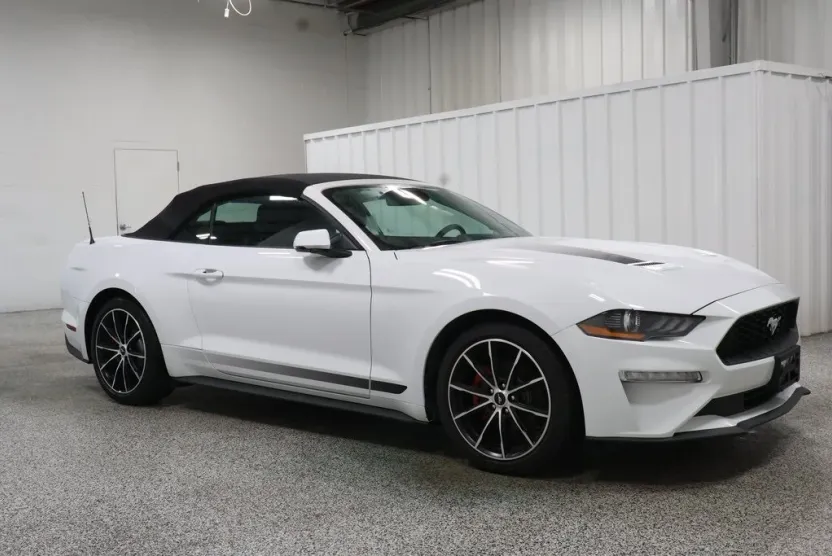 2022 Ford Mustang Convertible photo 1