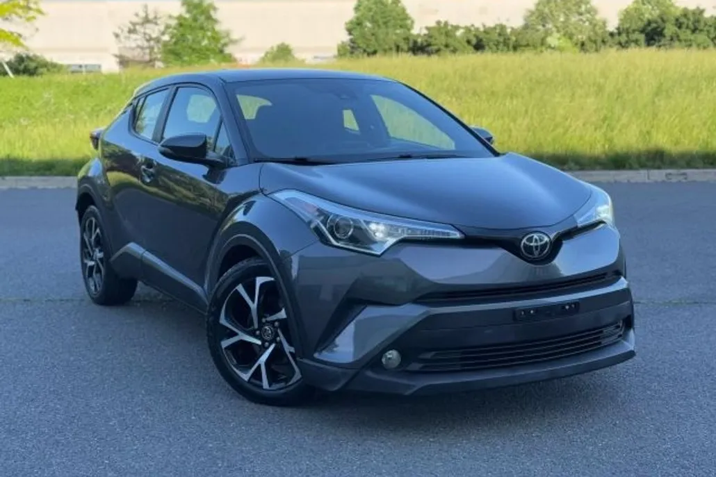 2018 Toyota C-HR XLE photo 1